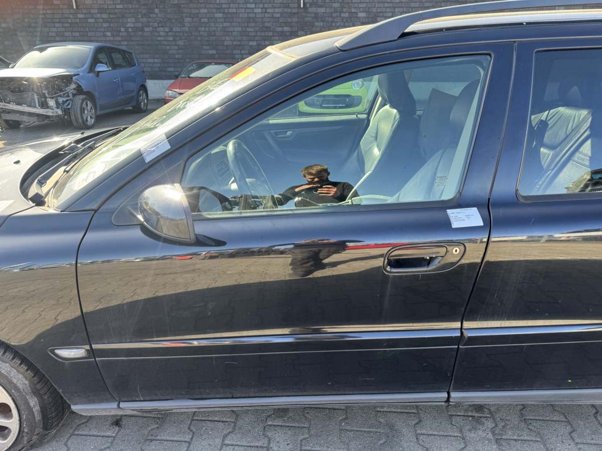 Volvo V70 2 original T&uuml;r vorn links 01900 Black Stone Rohbau BJ06